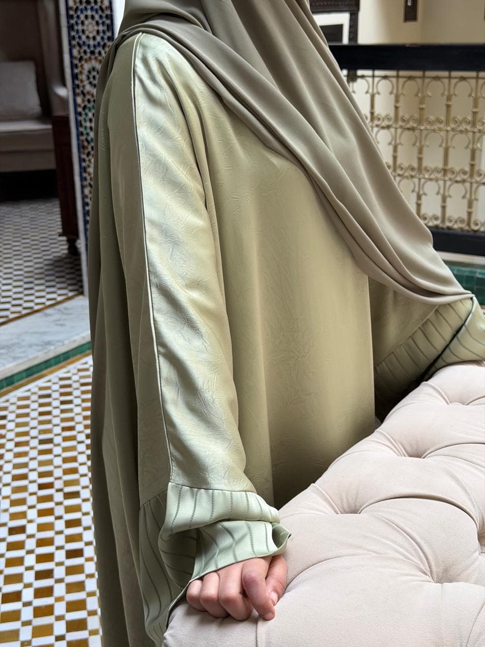Abaya LATIFA luxe vert anis